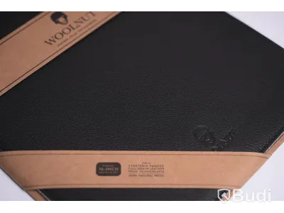 Läderfodral för MACBOOK PRO / WOOLNUT / 16-INCH